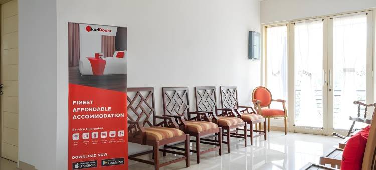 红多兹酒店-近西洛亚姆卡拉瓦奇3号(RedDoorz Near Siloam Karawaci 3)图片