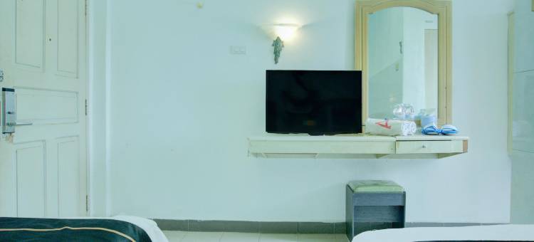 橡树镇帕伦邦酒店靠近安培拉大桥原阿祖拉酒店(Townhouse Oak Palembang Near Jembatan Ampera Formerly Azzura Hotel)图片