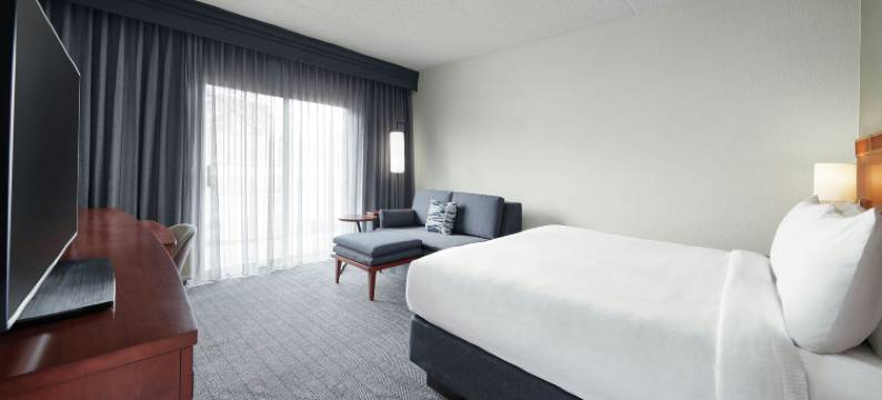 圣路易斯西港广场万怡酒店(Courtyard St. Louis Westport Plaza)图片