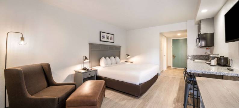 郊区长住酒店(Suburban Studios Williamsburg Central)图片