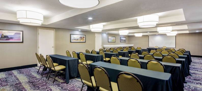 奥克兰海沃德拉昆塔温德姆套房酒店(La Quinta Inn & Suites by Wyndham Oakland - Hayward)图片