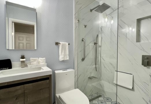 Villa Michloe - Steps from Wilton Drive Hotel Overview