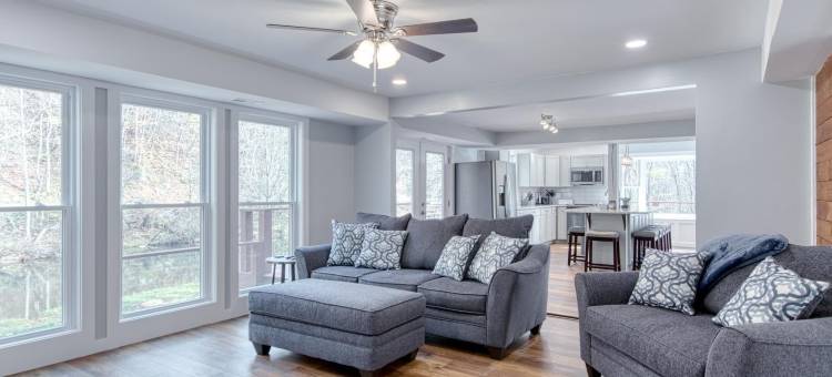 四卧室小屋在狼溪 - 钓鱼，徒步，新河乐趣和霍基周末(4Br Lodge on Wolf Creek - Fishing, Hiking, New River Fun and Hokie Weekends)图片