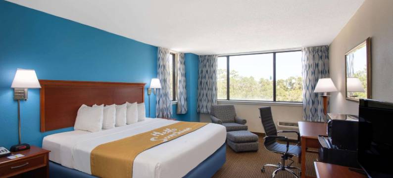 塔拉哈西会议中心I-10温德姆戴斯套房酒店(Days Inn & Suites by Wyndham Tallahassee Conf Center I-10)图片