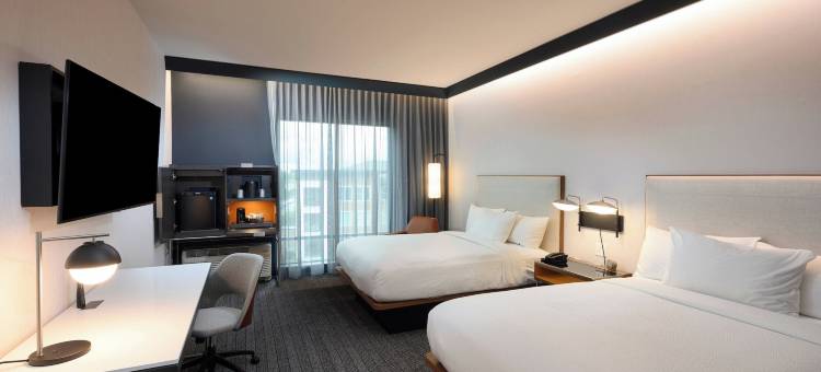 Courtyard Charlotte Waverly图片