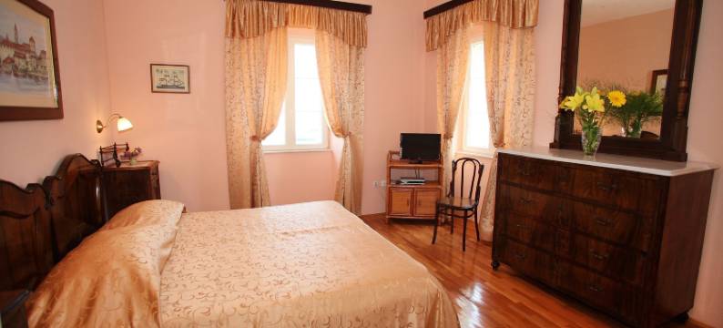 莫雷蒂别墅(Villa Moretti)图片