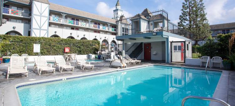 阿纳海姆城堡套房酒店(Castle Inn and Suites Anaheim)图片