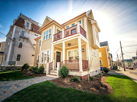 泰唔士街 611 号纽波特旅馆