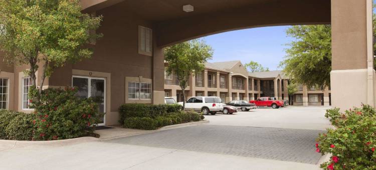 大草原城温德姆豪生酒店-近孤星公园(Howard Johnson by Wyndham Grand Prairie Near Lone Star Park)图片