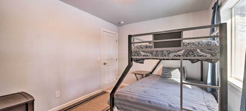 肯尼房屋，带壁炉，距Big Eddy不到10英里！(Kenai Home w/ Fireplace < 10 Mi to Big Eddy!)图片