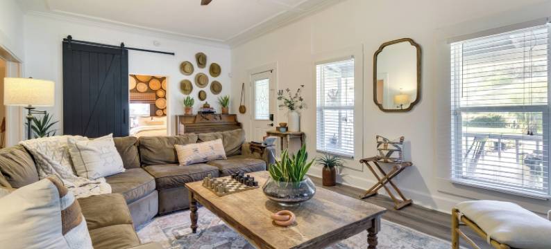 火坑和庭院：翻新的冬季花园家园！(Fire Pit & Yard: Updated Winter Garden Home!)图片