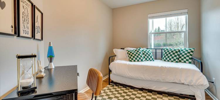 游戏室和甲板：适合家庭的汤姆沃特宝石(Game Room & Deck: Family-friendly Tumwater Gem)图片