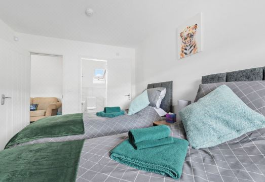 Flat 3 - Ensuite bedroom, close to local shops and Worcester City Centre Hotel Overview