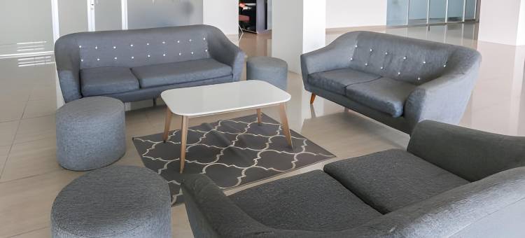 O酒店特加尔萨里-近敦璋广场(Hotel O Tegalsari Near Tunjungan Plaza)图片