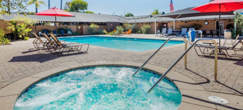 卡尔顿奥克斯旅馆-阿桑德连锁酒店(Carlton Oaks Lodge, Ascend Hotel Collection)图片