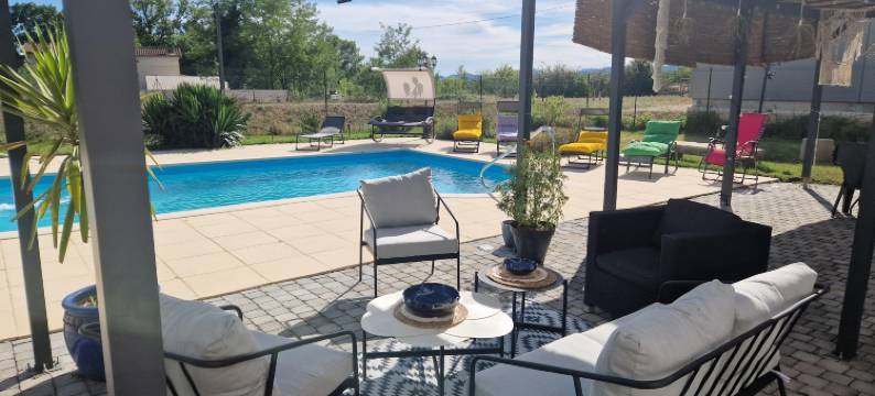 Apartment with swimming pool, wifi图片