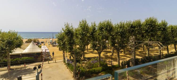 Seafront Apartment in Calella with Beach Access图片