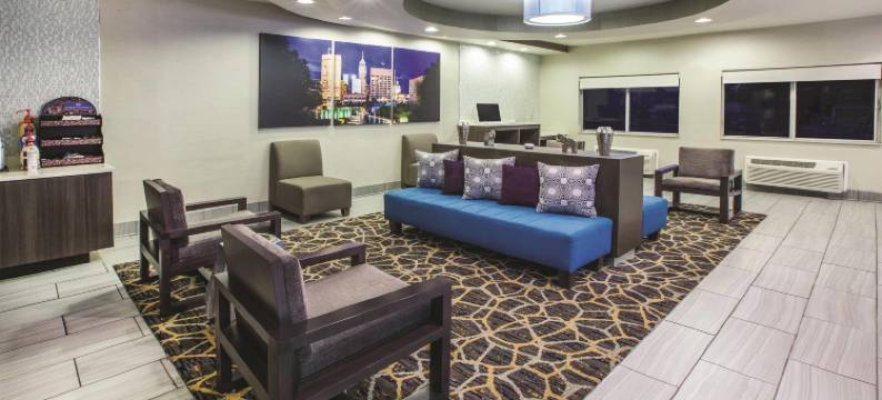 印第安纳波利斯北金字塔拉昆塔温德姆酒店(La Quinta Inn by Wyndham Indianapolis North at Pyramids)图片