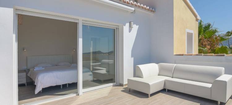 Coastal Villa with Pool图片