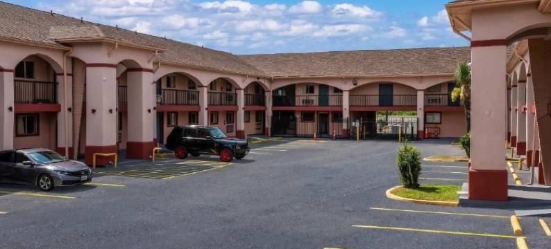 Relax Inn & Suites图片