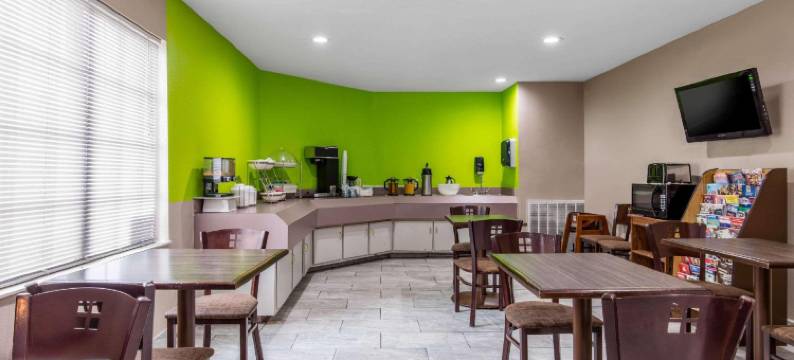 美国路孟菲斯I 240镇屋经典旅馆(Classic Inn by Townhouse American Way Memphis I 240)图片