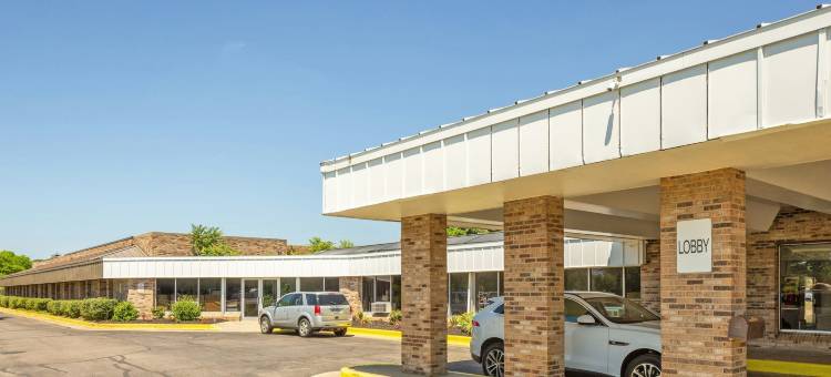 OYO马斯基根莫娜湖酒店(OYO Hotel Mona Lake Muskegon)图片