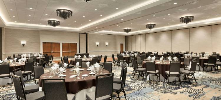蒙特雷湾海滨希尔顿大使套房酒店(Embassy Suites by Hilton Monterey Bay Seaside)图片