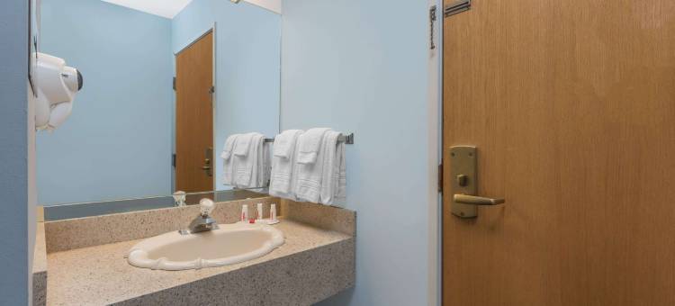 欧塞奇比奇奥扎克湖温德姆戴斯酒店(Days Inn by Wyndham Osage Beach Lake of the Ozarks)图片