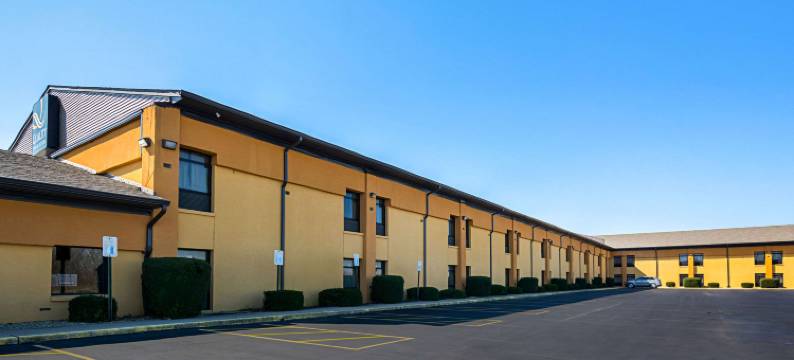 格林斯堡I-74凯艺套房酒店(Quality Inn & Suites Greensburg I-74)图片