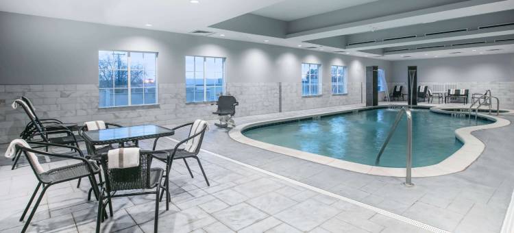 DFW机场西尤里斯拉昆塔温德姆套房酒店(La Quinta Inn & Suites by Wyndham DFW Airport West - Euless)图片