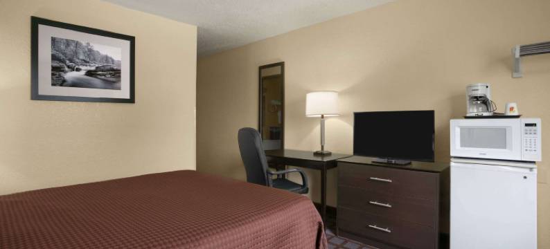 萨吉诺温德姆速8酒店(Super 8 by Wyndham Saginaw)图片