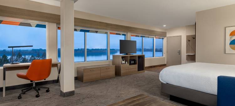 埃文斯维尔市中心洲际智选假日酒店(Holiday Inn Express & Suites Evansville Downtown)图片