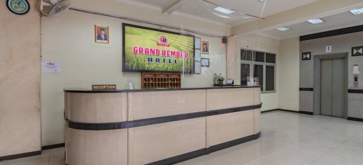 格兰德肯巴尔酒店米特拉红门酒店(Grand Kembar Hotel Mitra RedDoorz)图片