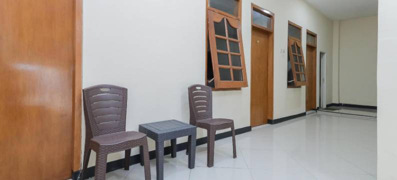 巴都苏普拉特曼WR红多兹酒店(RedDoorz at WR Supratman Batu)图片