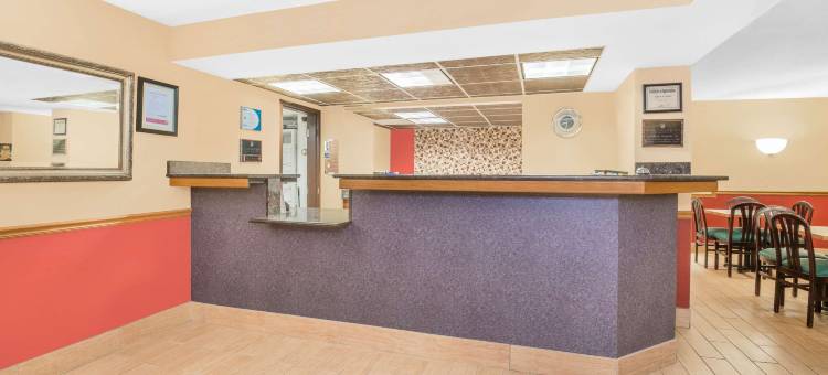 马绍尔速8酒店(Super 8 by Wyndham Marshalltown)图片