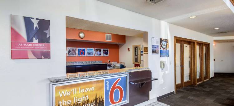 威斯康星萨库维里 6 号汽车旅馆(Motel 6 Saukville, WI)图片