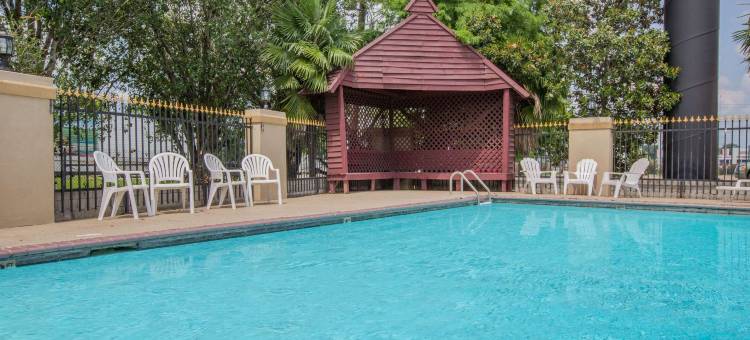 德纳姆泉-东巴吞鲁日戴斯酒店(Days Inn by Wyndham Denham Springs-Baton Rouge East)图片