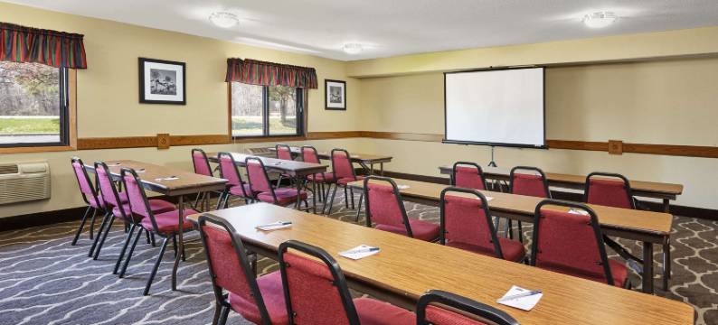 伯灵顿美吟温德姆酒店(AmericInn by Wyndham Burlington)图片