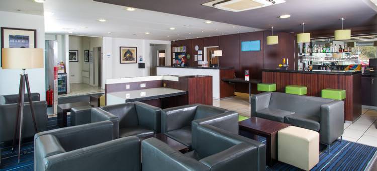 剑桥西坎本洲际智选假日酒店(Holiday Inn Express Cambridge West - Cambourne)图片