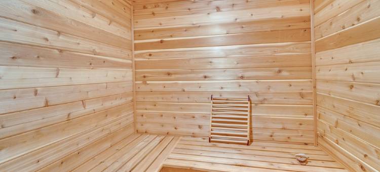 带码头和游戏房的Sugar River水边小屋!(Waterfront Sugar River Cabin w/ Dock & Game Room!)图片