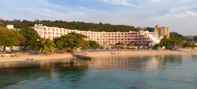 Grand Decameron Cornwall Beach，一个全包的商标度假村(Grand Decameron Cornwall Beach, A Trademark All Inclusive)图片