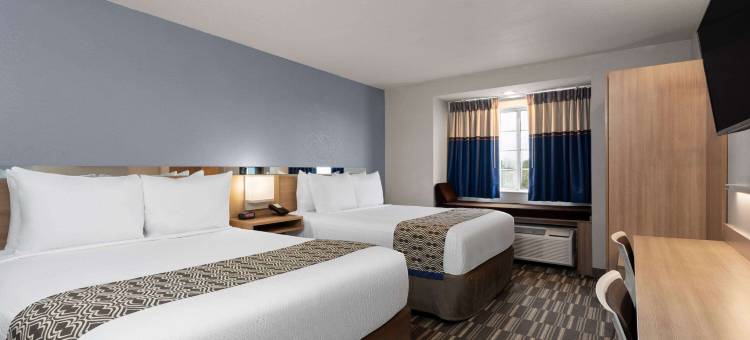 泽菲尔希尔温德姆麦客达套房酒店(Microtel Inn & Suites by Wyndham Zephyrhills)图片