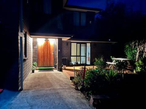 Private Queen Room with Fast Fibre WiFi & Kitchen Access - Room 2