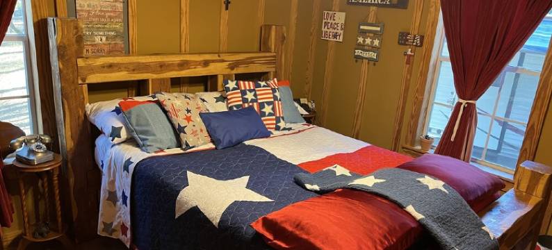 Angeltom Cabin & RV:20 Acre Woods - >16 pip + Jacuzzi + treehouse + UTV + 2ponds图片