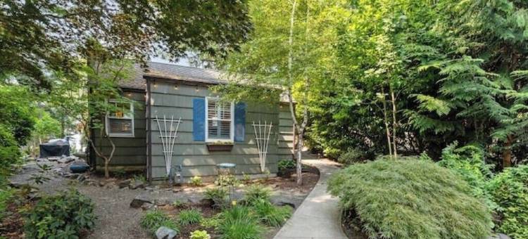 Romantic 1930s Beach Cottage图片