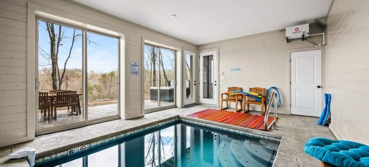 新湖景 室内泳池 可住14人 热水浴缸(NEW Lake View Indoor Pool Sleeps 14 Hot Tub)图片