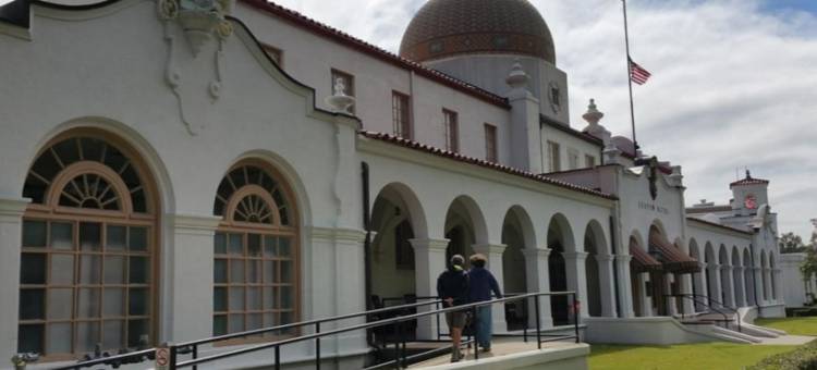 Convenient Location and Modern Comfort - Charming Getaway图片