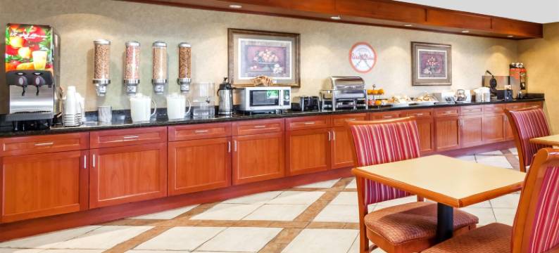 埃文斯维尔东温德姆豪生酒店(Howard Johnson by Wyndham Evansville East)图片