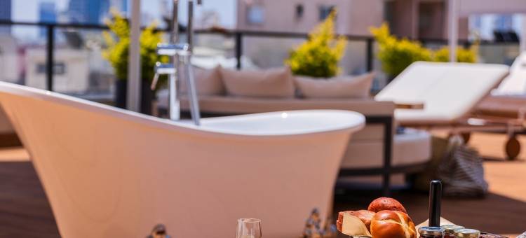 德布拉·布朗(Debrah Brown, a Member of Brown Hotels)图片