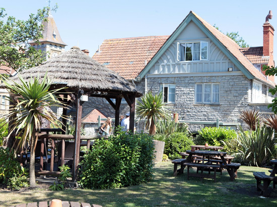 熊旅馆 - 萨默赛特马斯顿酒店